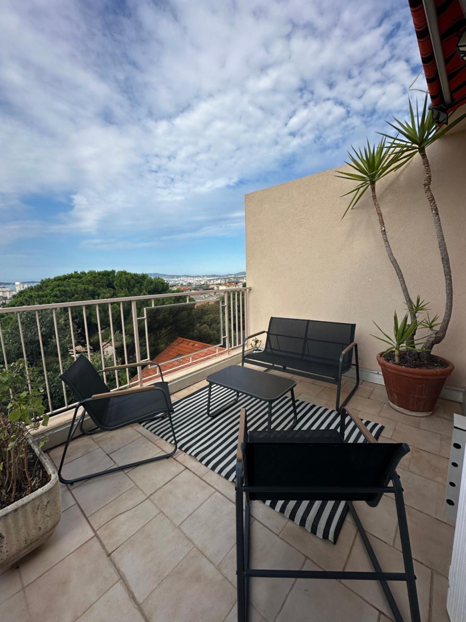 T4 Avec Terrasse Et Garage Prive Toulon Exterior foto