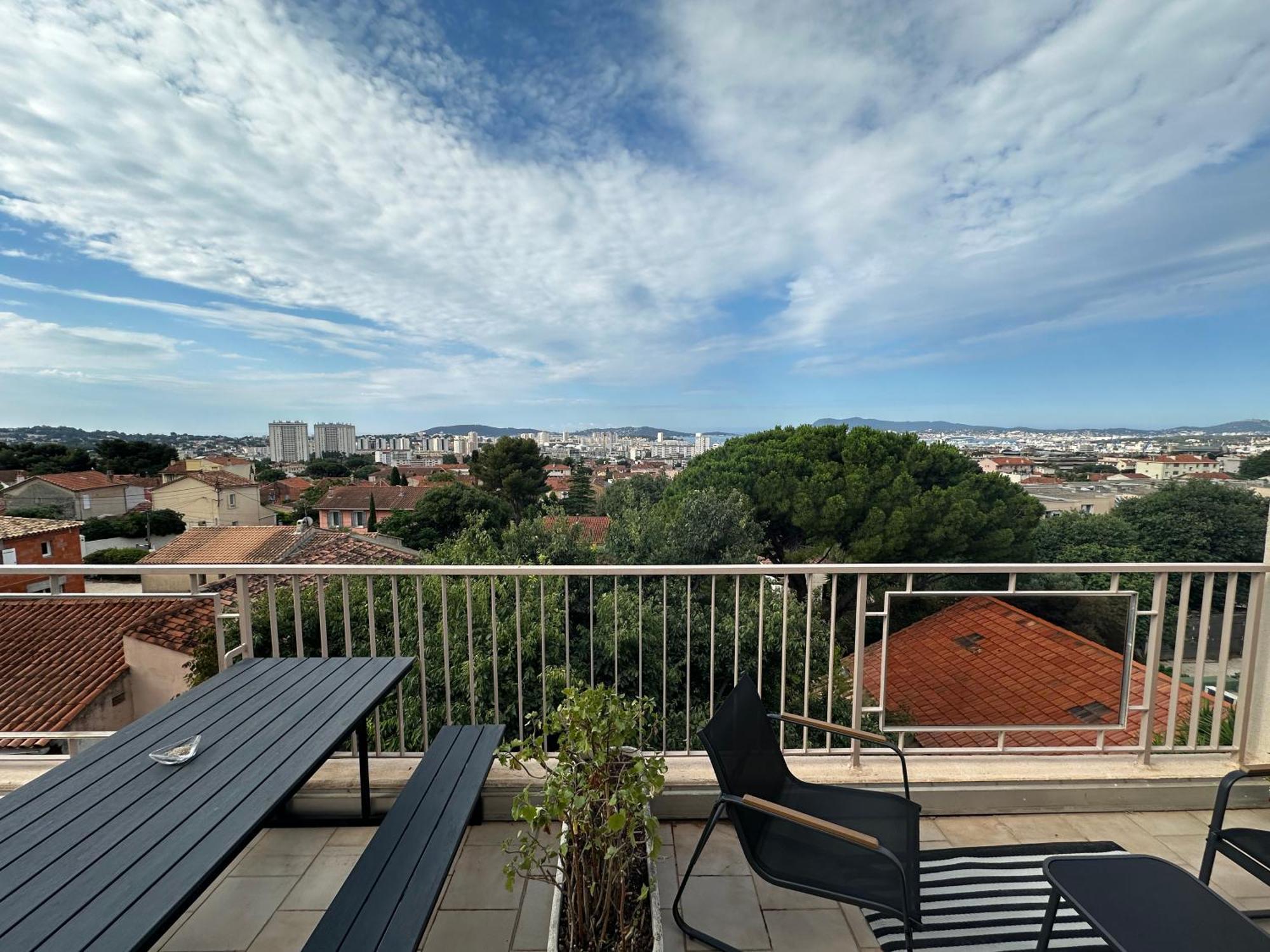T4 Avec Terrasse Et Garage Prive Toulon Exterior foto