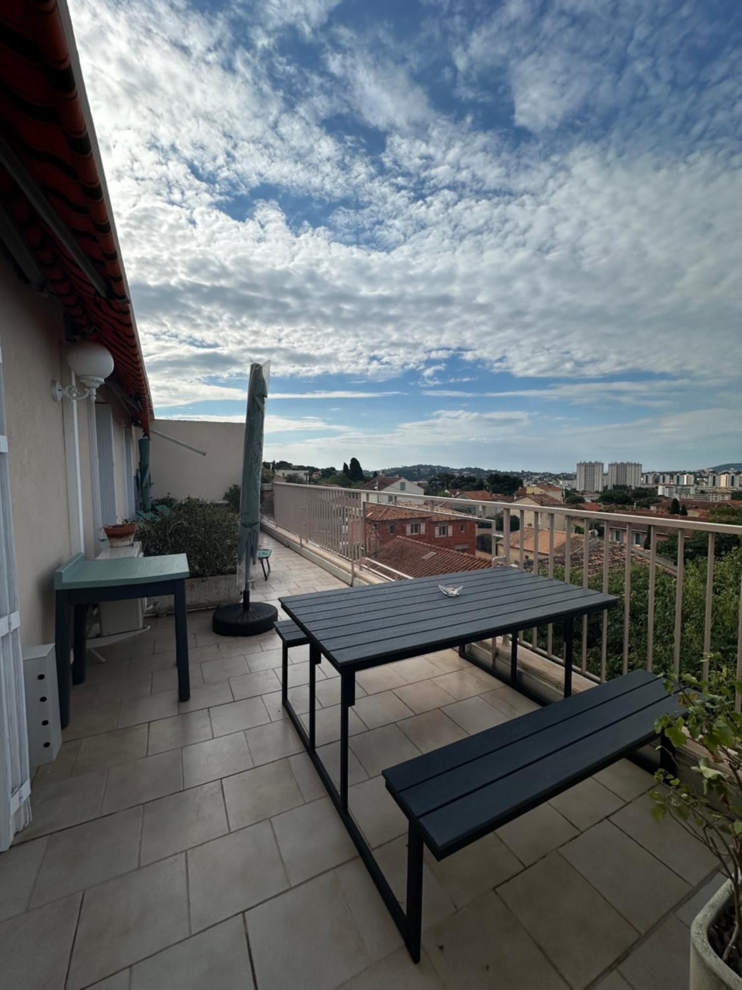 T4 Avec Terrasse Et Garage Prive Toulon Exterior foto