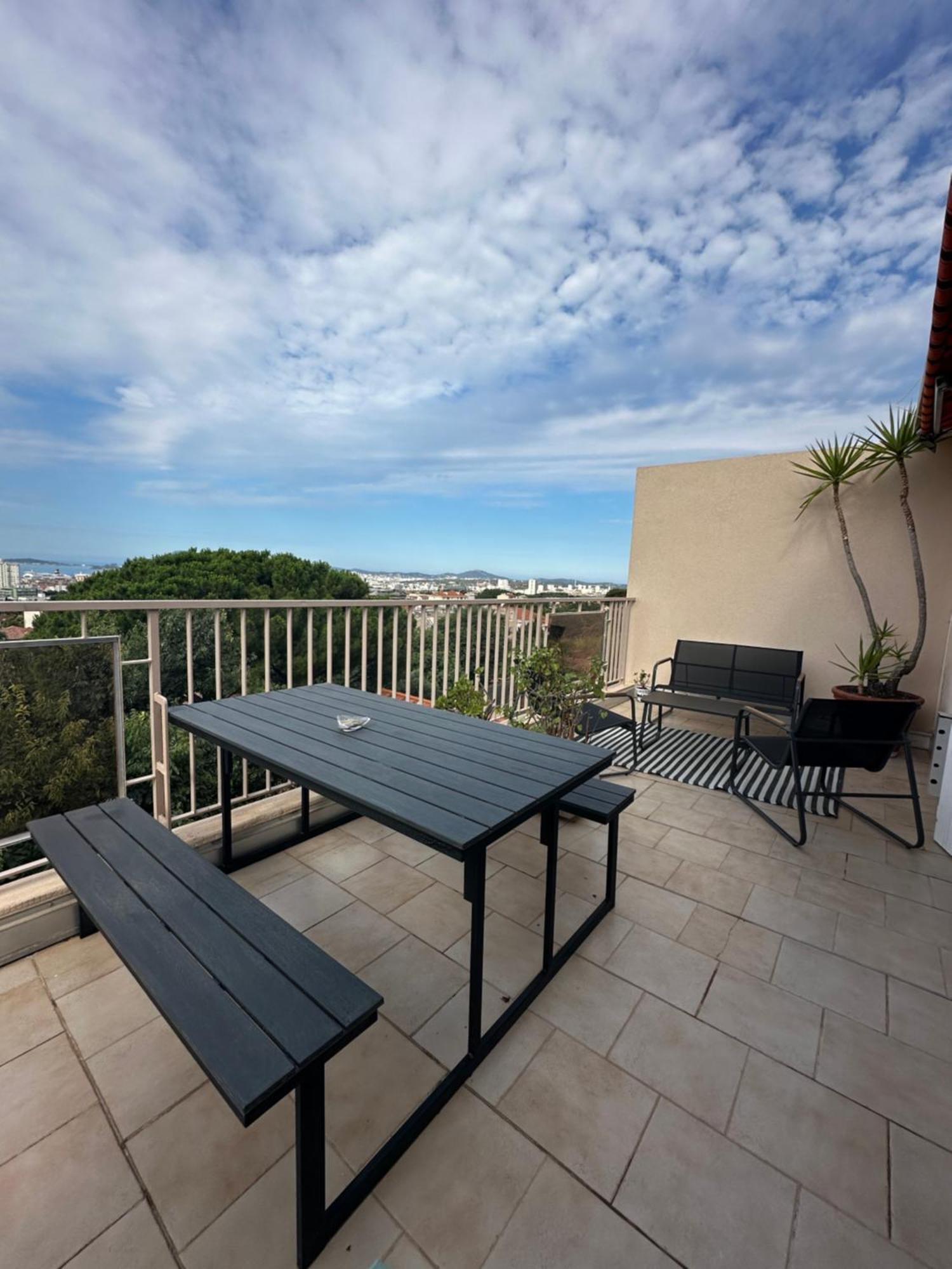 T4 Avec Terrasse Et Garage Prive Toulon Exterior foto