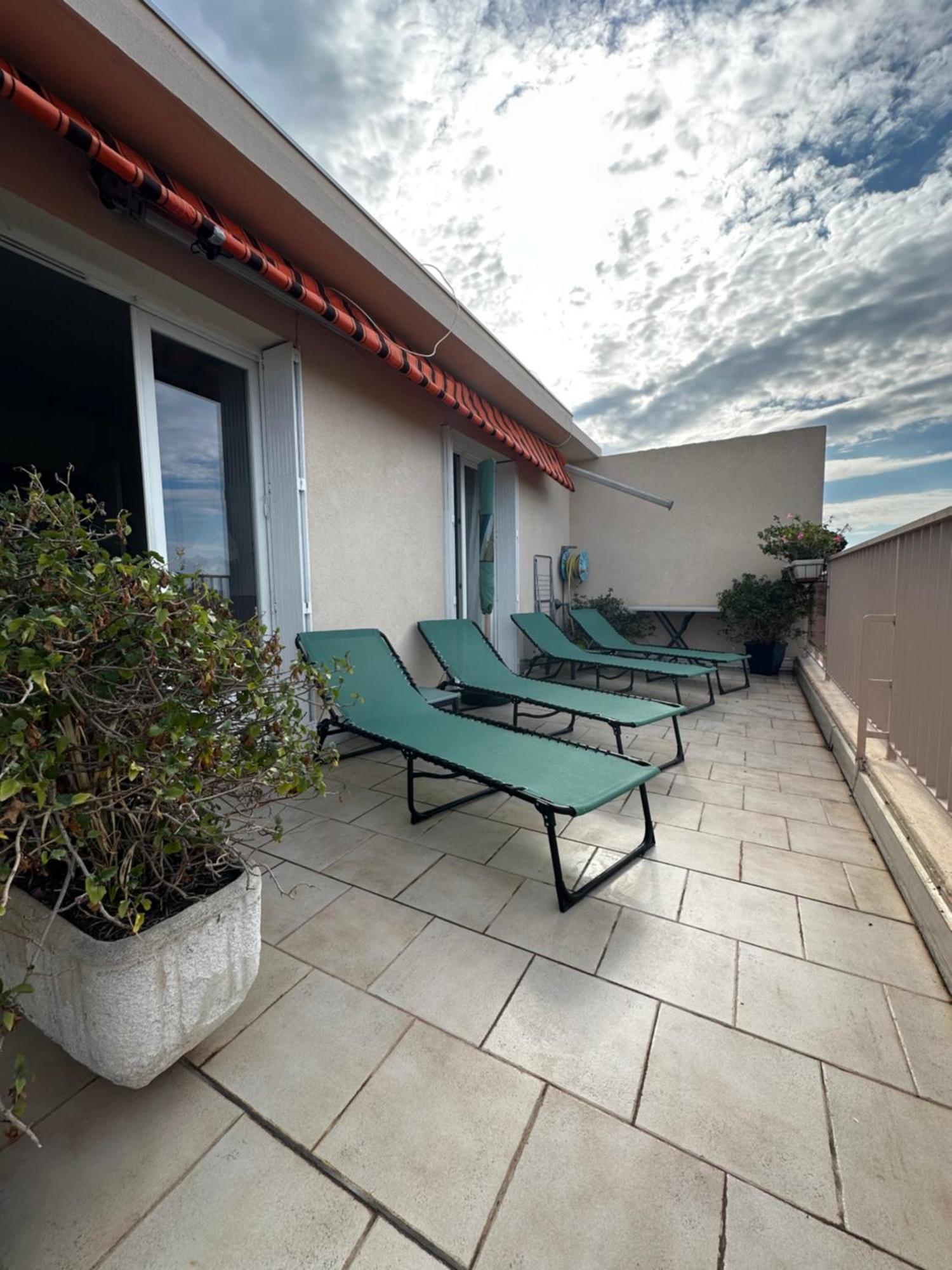 T4 Avec Terrasse Et Garage Prive Toulon Exterior foto